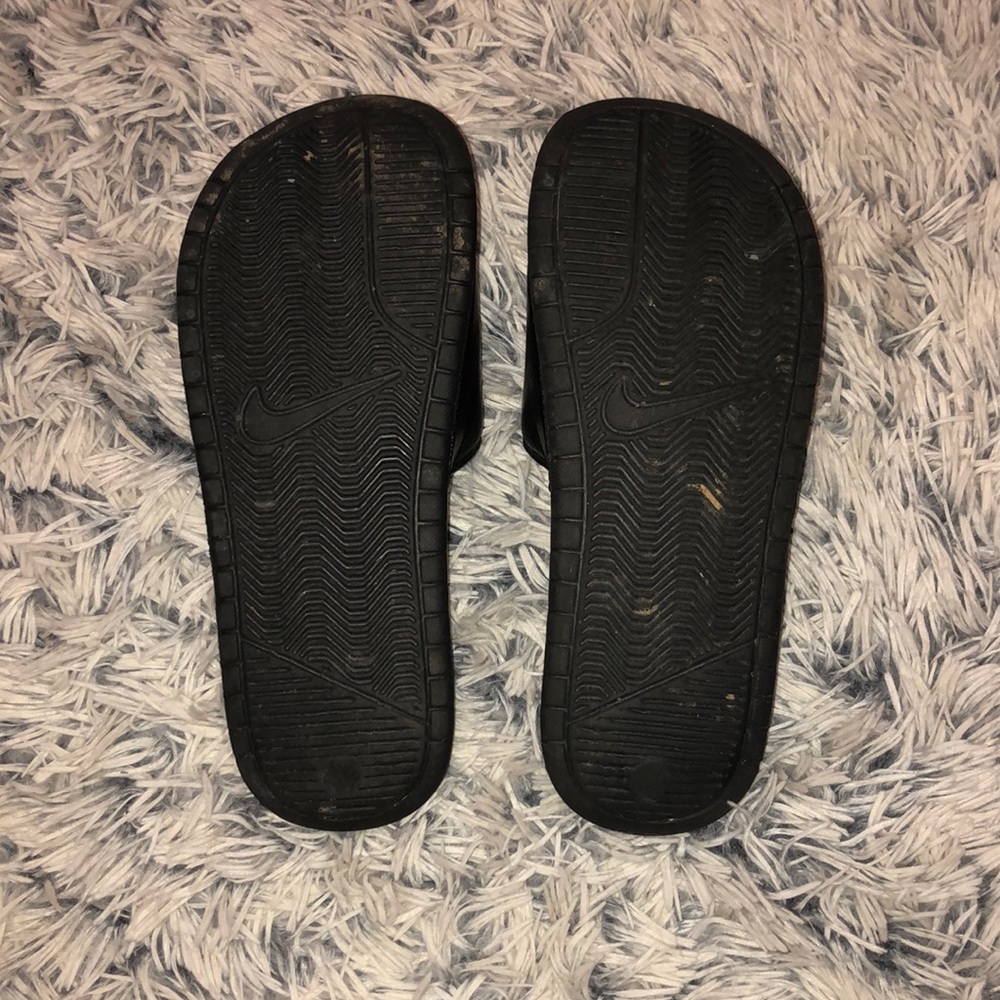 Nike Slides - Picture 2 of 4